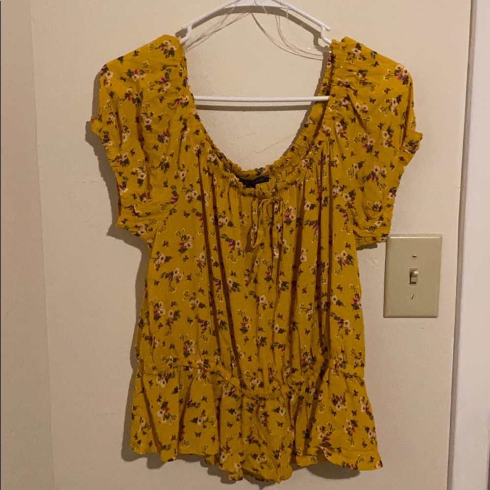 New shirt, never worn. Tags are off but new. (: